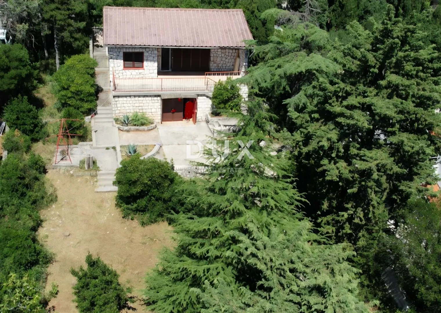 NOVI VINODOLSKI - Samostojeća kuća s prostranim zemljištem, samo 100 m od mora