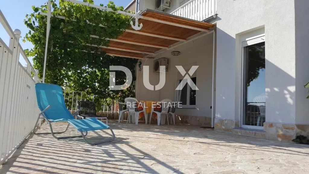 novi vinodolski - kuća u mirnom predjelu s 5 apartmana - slika 1
