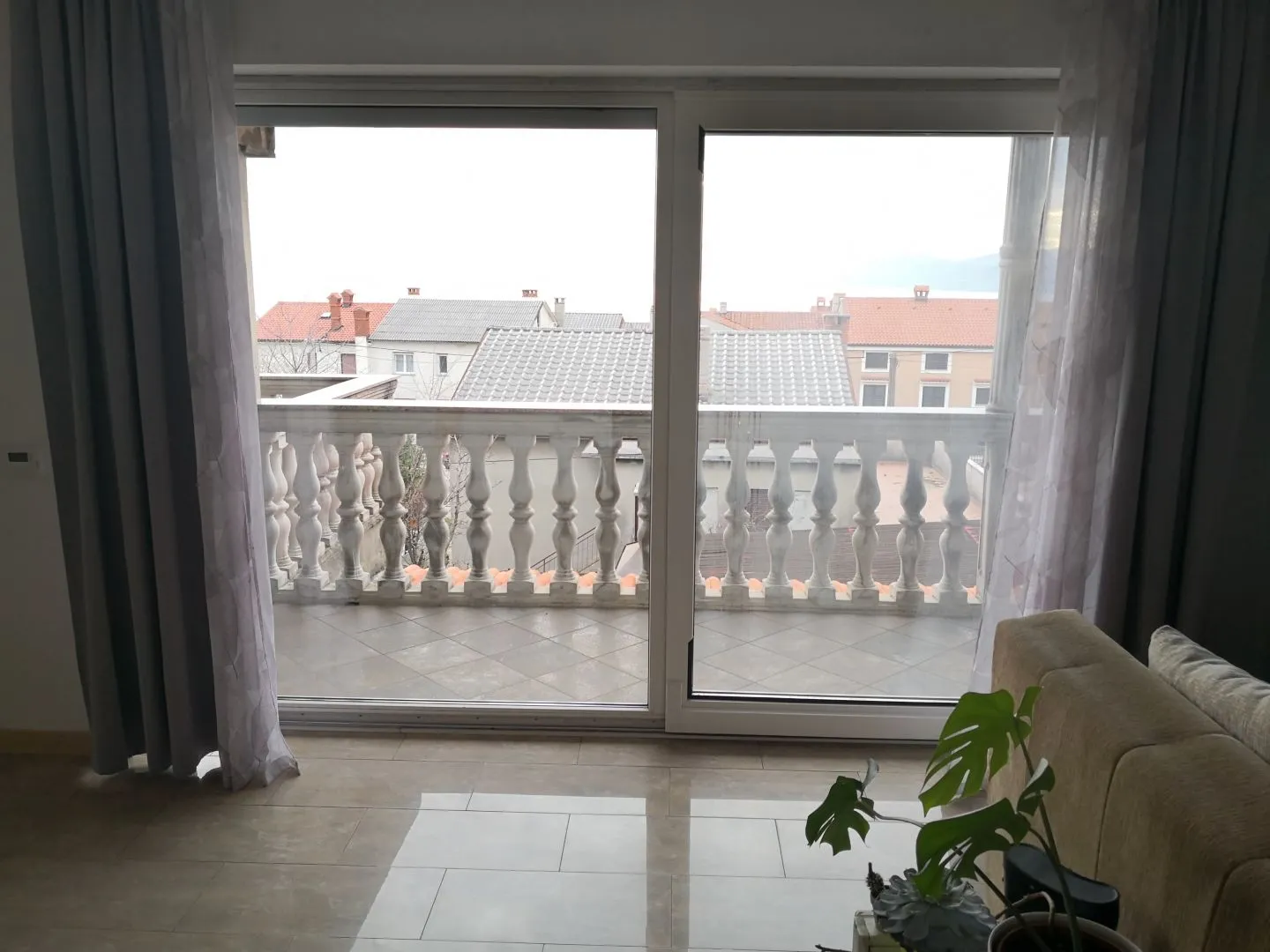donja drenova - veća obiteljska kuća sa pet stanova garažom i okućnicom - slika 4
