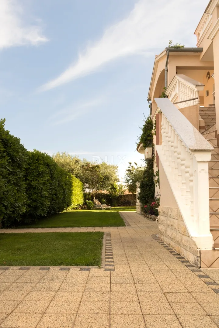 vodice, obrove, vila, 291,76 m2, tri etaže, dvorište - slika 3
