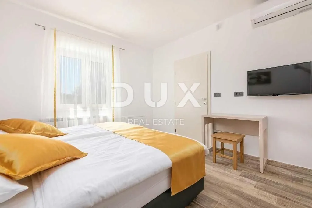 istra, kaštelir - vila s bazenom i velikom okućnicom - slika 26