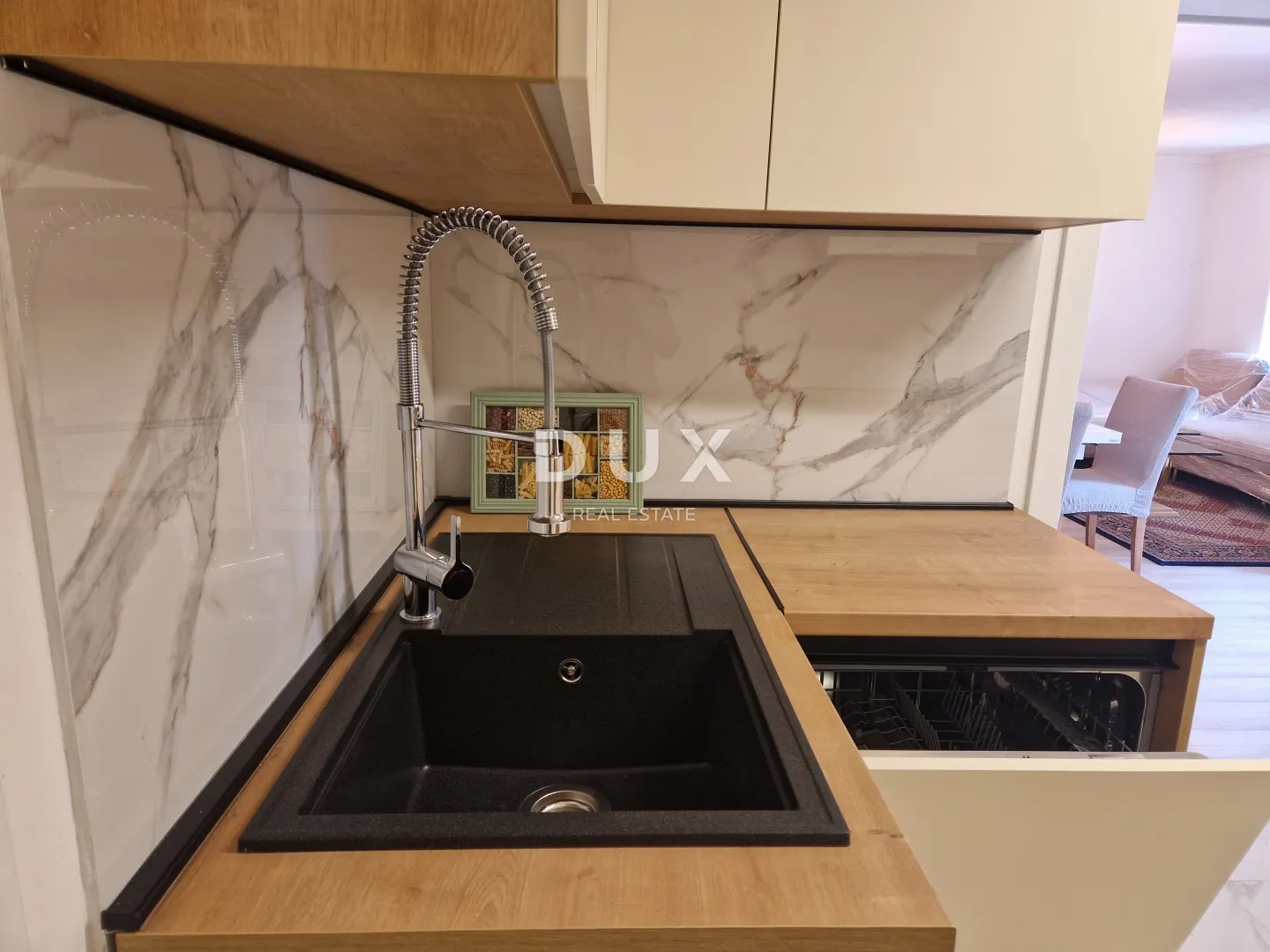 istra, labin – stan, 81 m², terasa, vrt i pogled na grad - slika 12