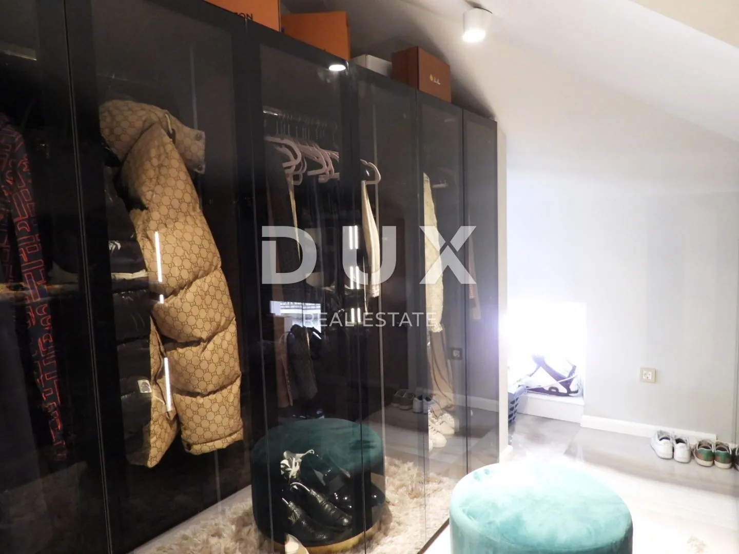 opatija, centar- eksluzivno uređen dvoetažni stan 4s+db 165m2 - slika 24