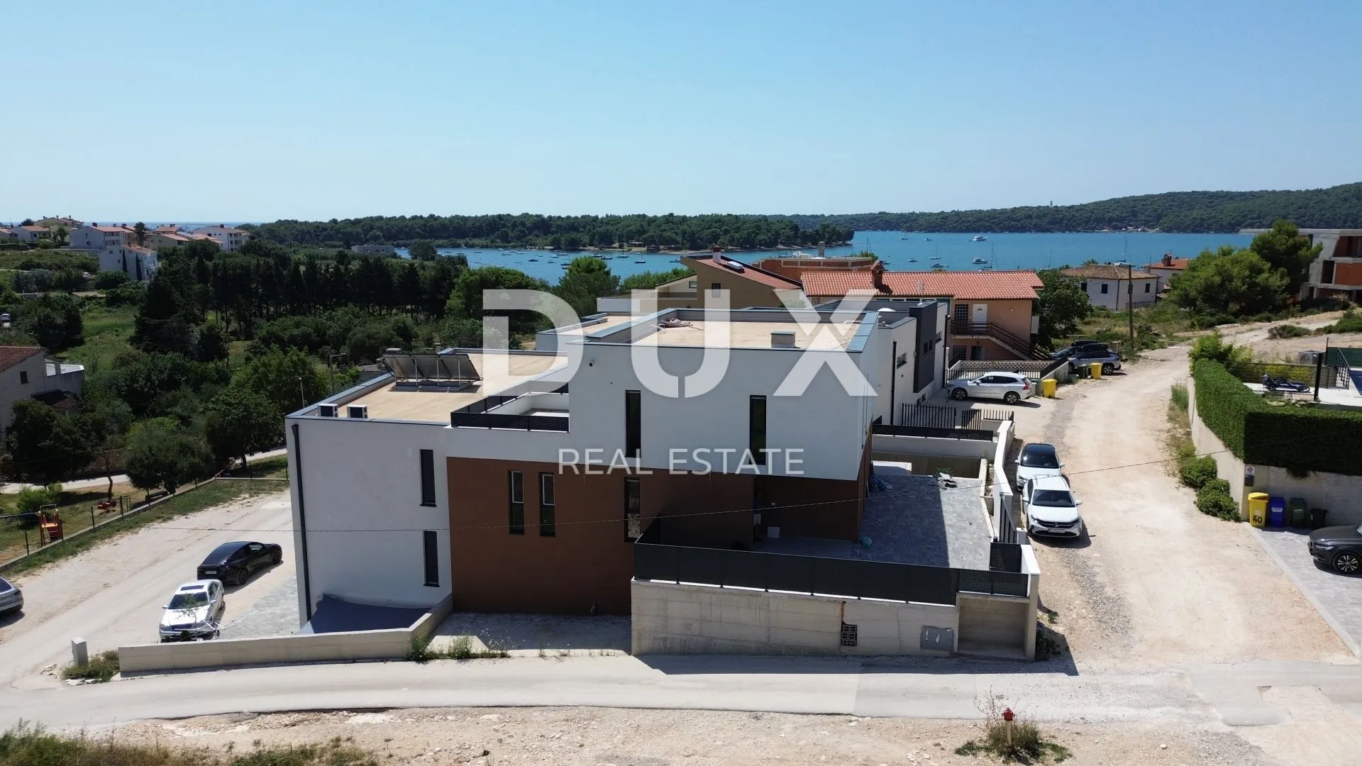 istra, medulin nova vila s bazenom i pogledom na more! - slika 8
