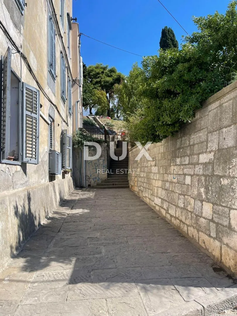 istra, pula- prostrani stan u centru grada! - slika 23