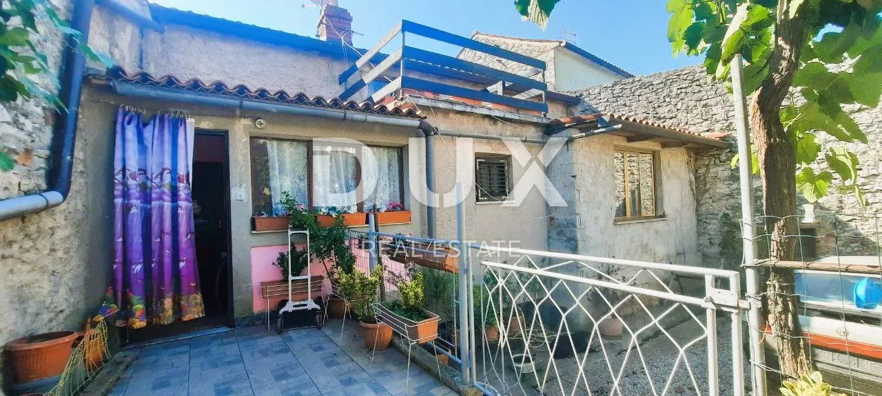istra, brtonigla - kuća u nizu za adaptaciju sa dvorištem - slika 1