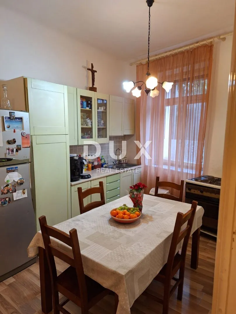 istra, pula- prostrani stan u centru grada! - slika 8
