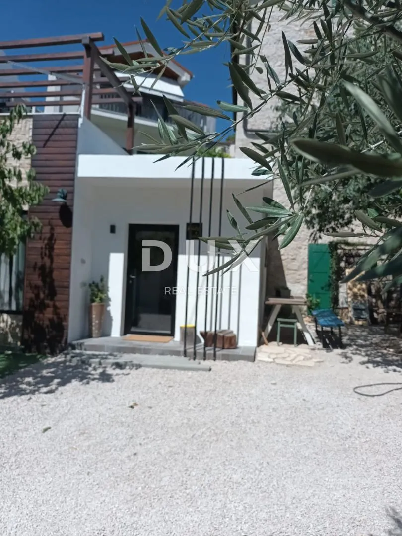šibenik, centar - kuća u centru grada s tri apartmana i 230 m2 dvorišta i o - slika 13