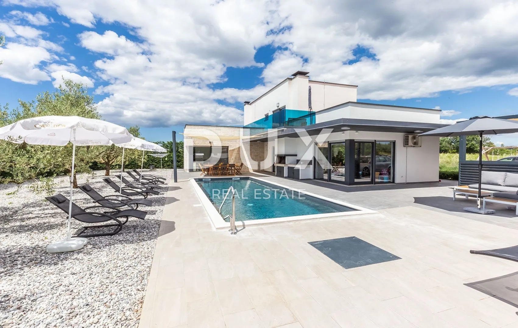 istra, višnjan - moderna vila s bazenom - slika 45
