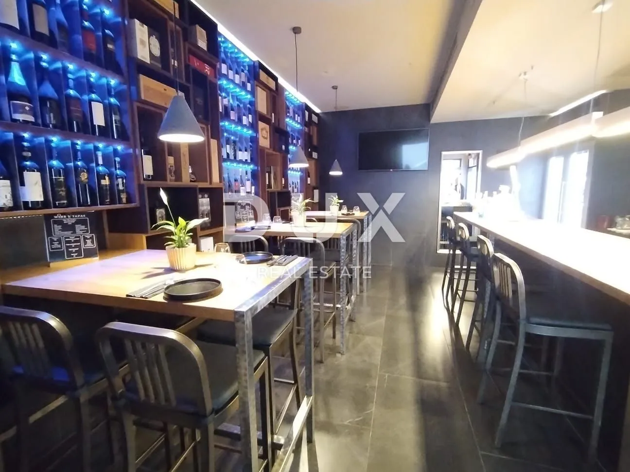 istra,pula - kuća sa restoranom 100m od plaže! top lokacija! - slika 28