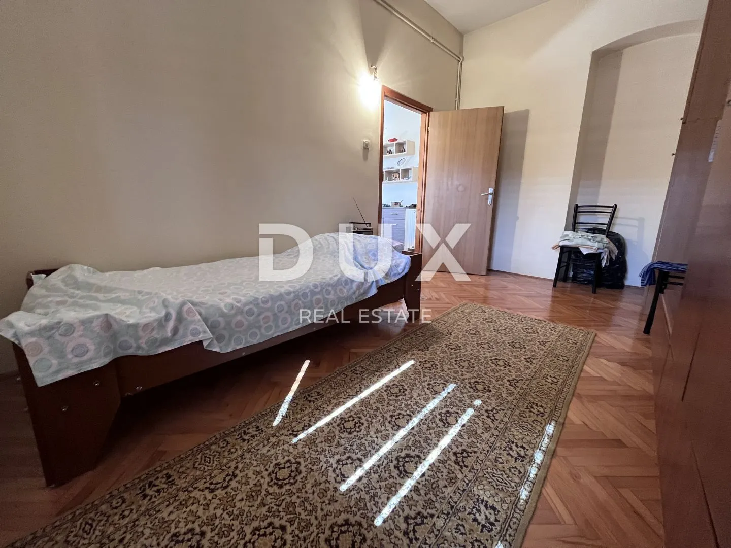 krnjevo - samostojeća kuća, pogled more, parking mjesto, vrt - slika 12