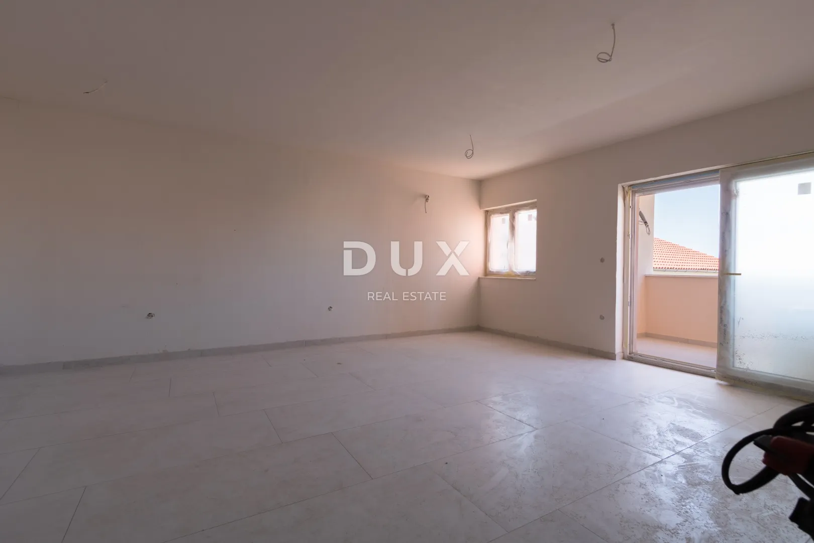 vodice, trosobni stan, prvi kat, 57,81 m² - slika 2