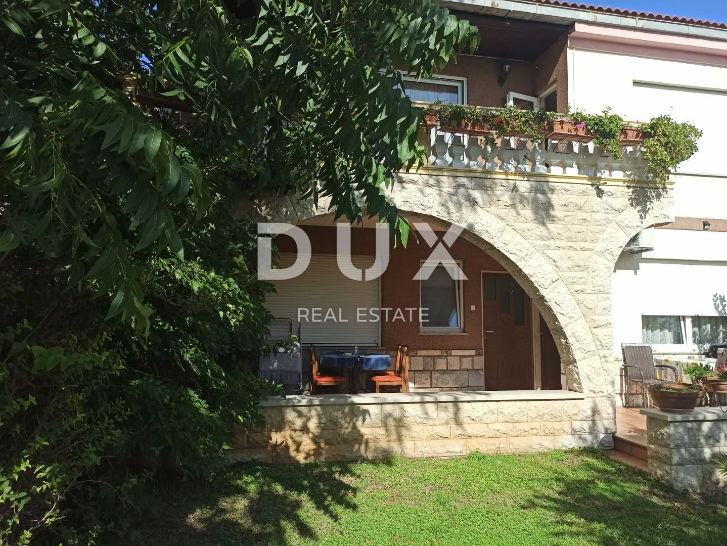 istra, pula - dva stana u centru grada 60m2 - slika 1
