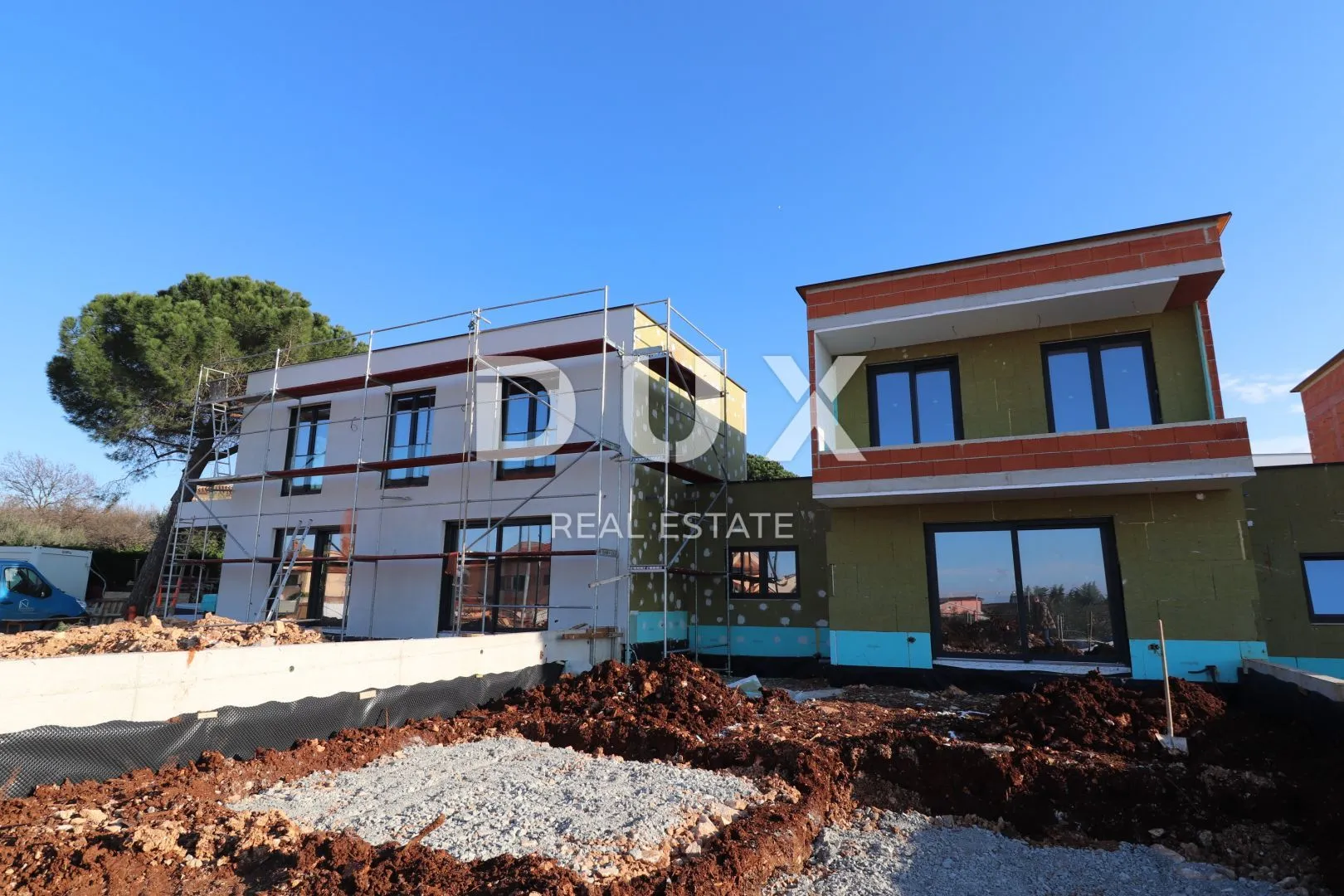 istra, poreč - luksuzna vila sa vrtom i pogledom na more - slika 48