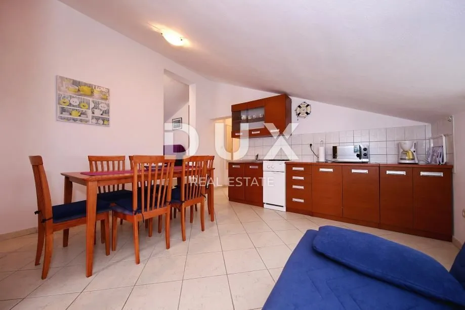 pirovac - apartmanska kuća - slika 9