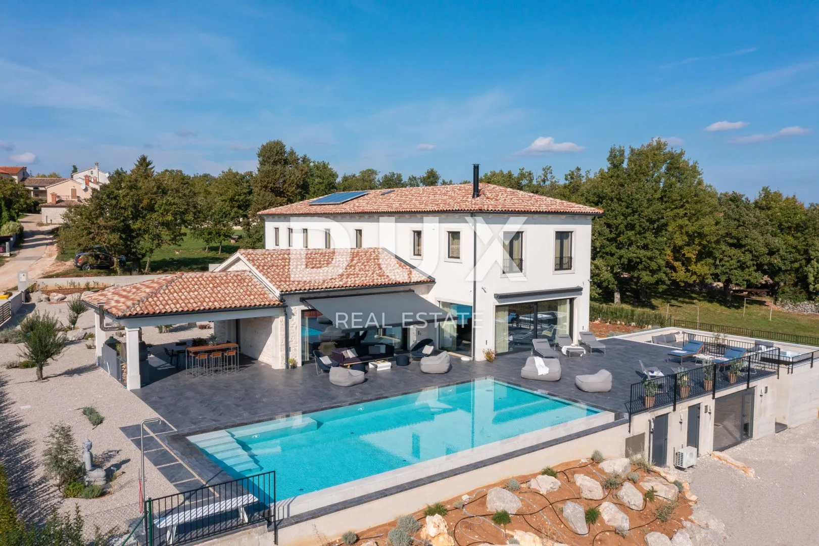 istra, motovun - luksuzna vila s pogledom na prirodu! - slika 19
