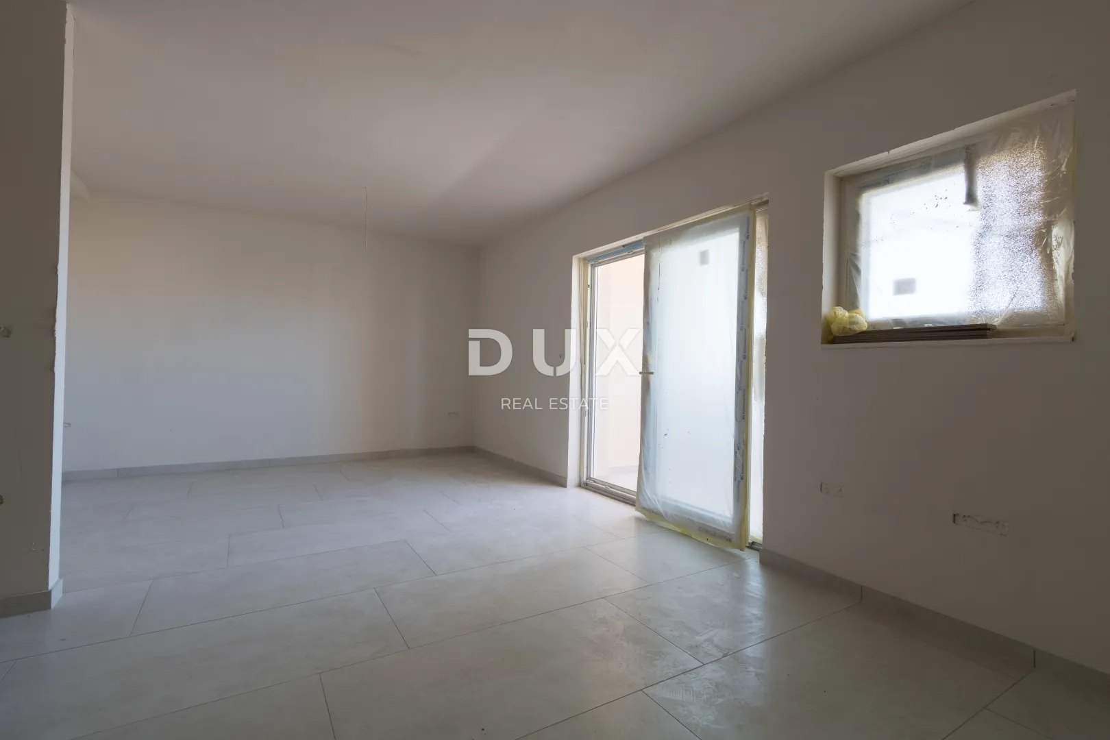 vodice, trosobni stan, drugi kat, 73,28 m² - slika 2