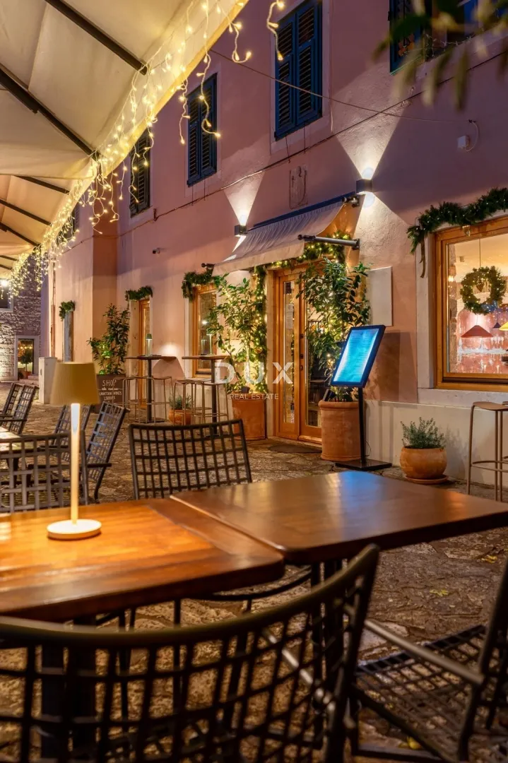 šibenik, centar, vrhunski uhodani restaurant, prvi red do mora. - slika 12