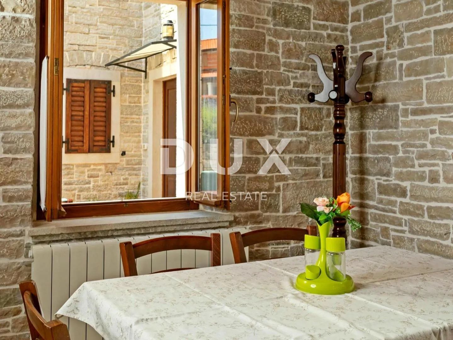 istra, tinjan - kamena autohtona vila - slika 43