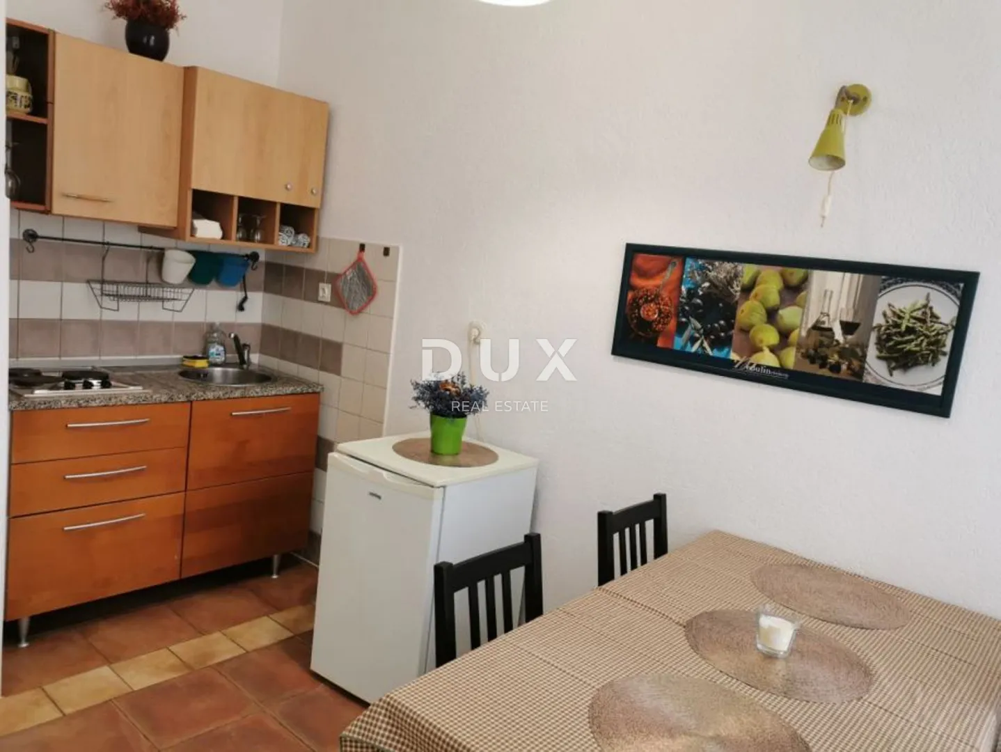 istra, pula - stambena zgrada sa tri stana i poslovnim prostorom u srcu pule! - slika 7