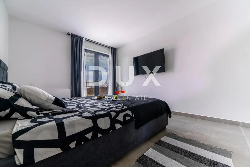 istra, poreč - moderna vila s bazenom - slika 26