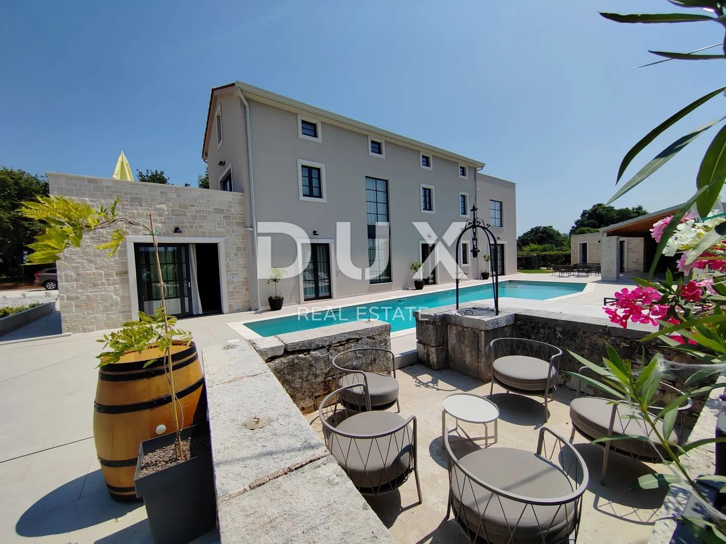 istra, poreč - ekskluzivna vila s bazenom - slika 1