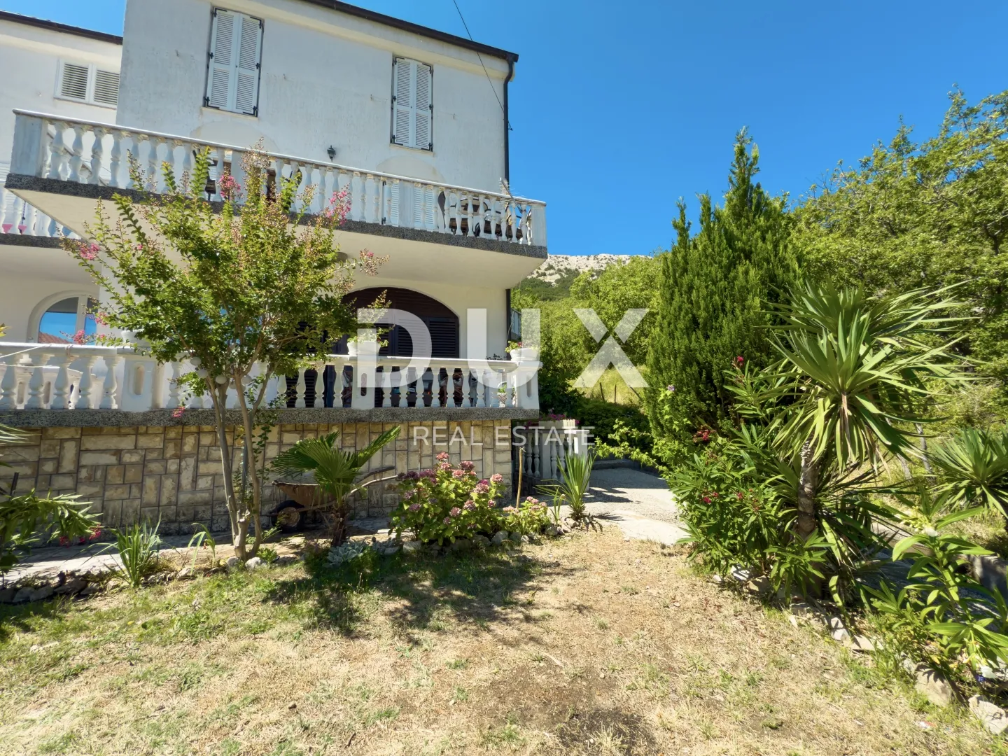 otok krk, baška - kuća s 5 apartmana i velikom okućnicom - slika 55