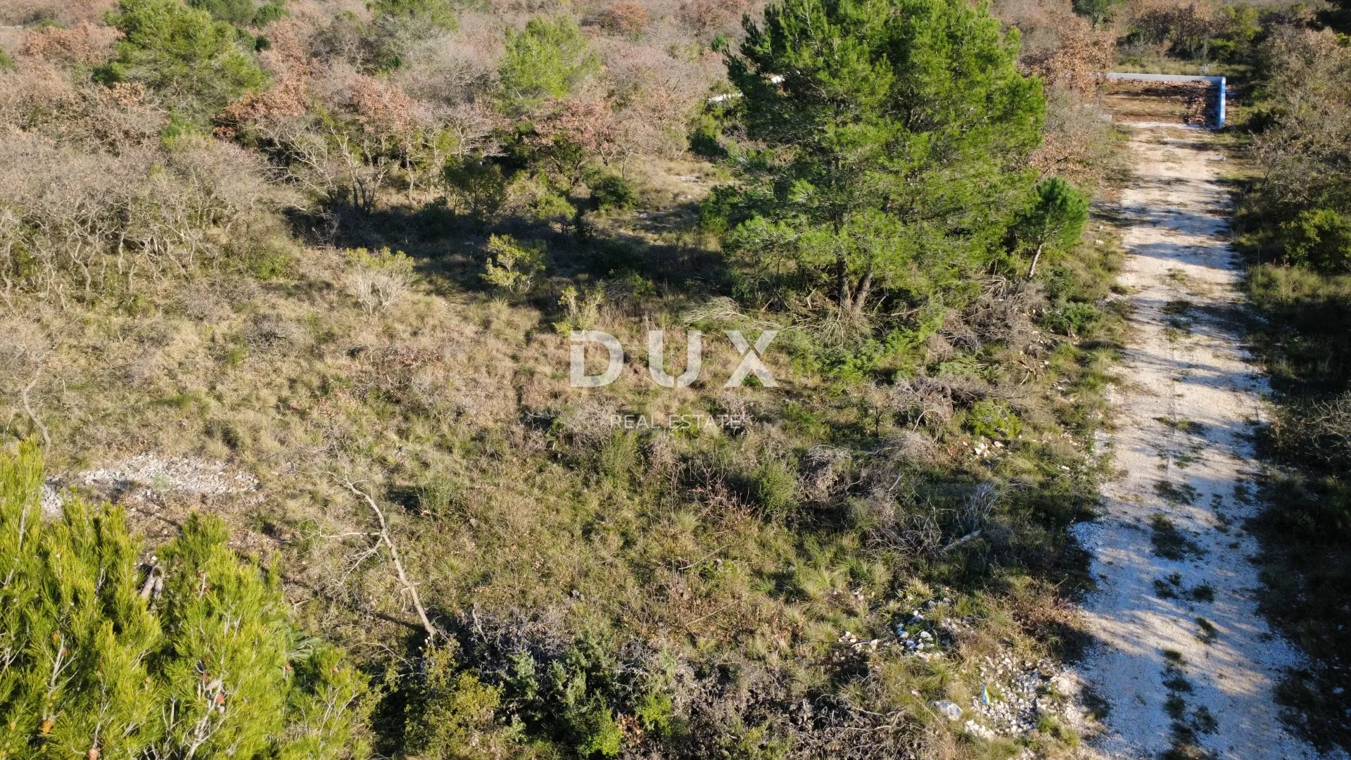 zadar, crno – pravilna parcela 740 m² s pristupnim putem! - slika 4