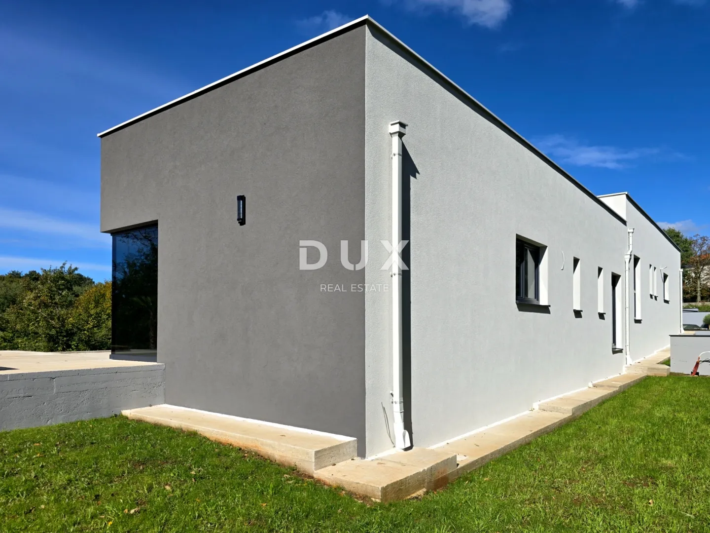 istra, barban - kuća s dva bazena na rubu naselja - slika 28