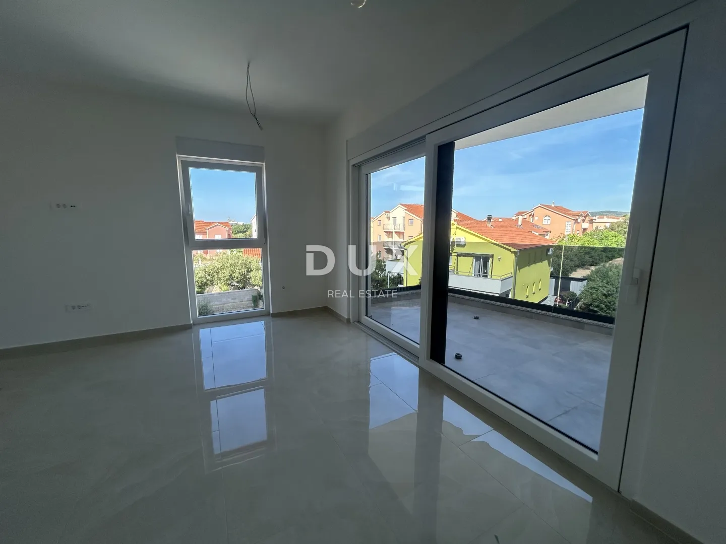 šibenik, vodice – zadnji kat, 2 terase, 2 parkinga, novogradnja - slika 7