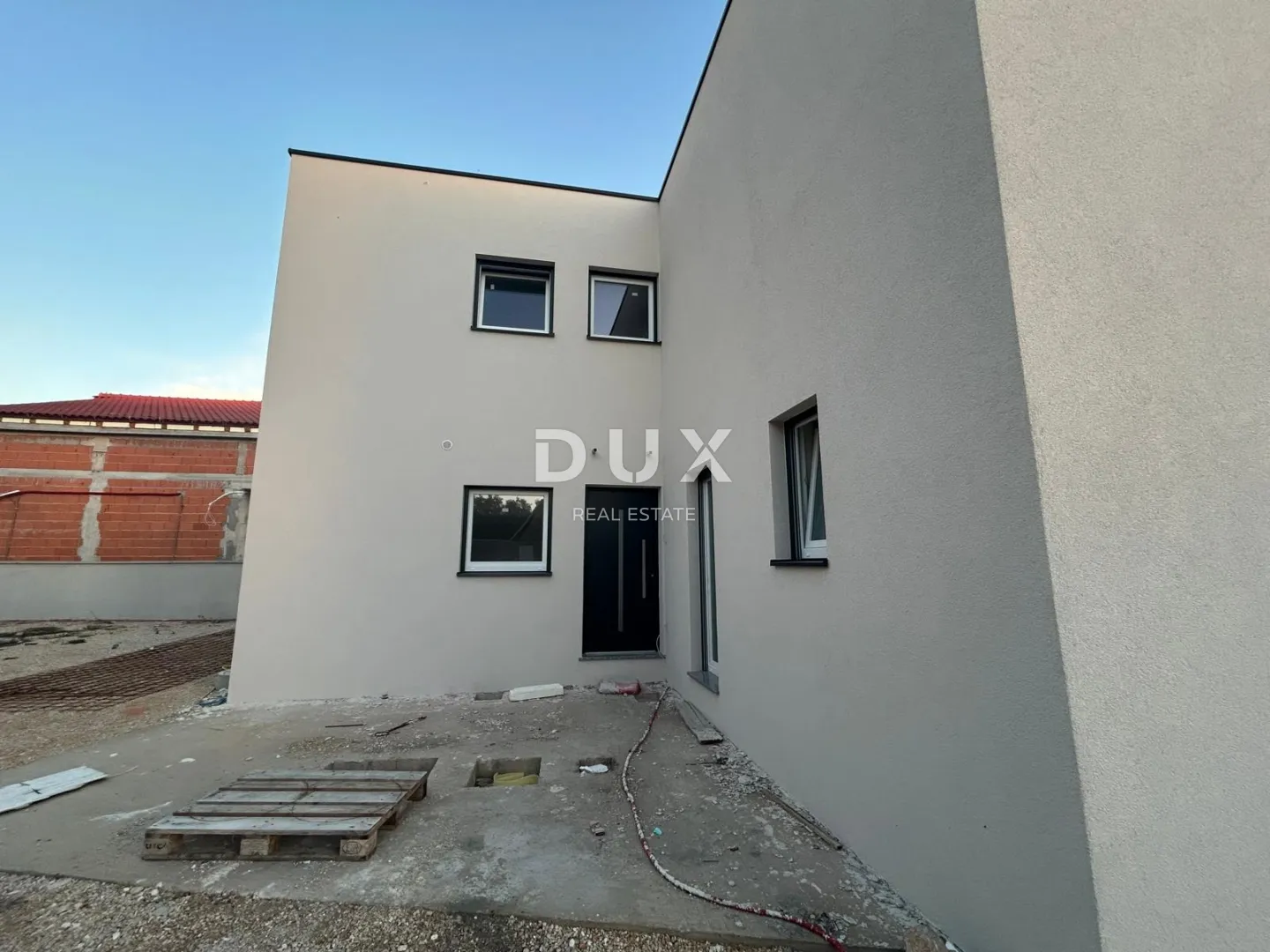 šibenik, pirovac - moderan duplex s bazenom u novogradnji - slika 5