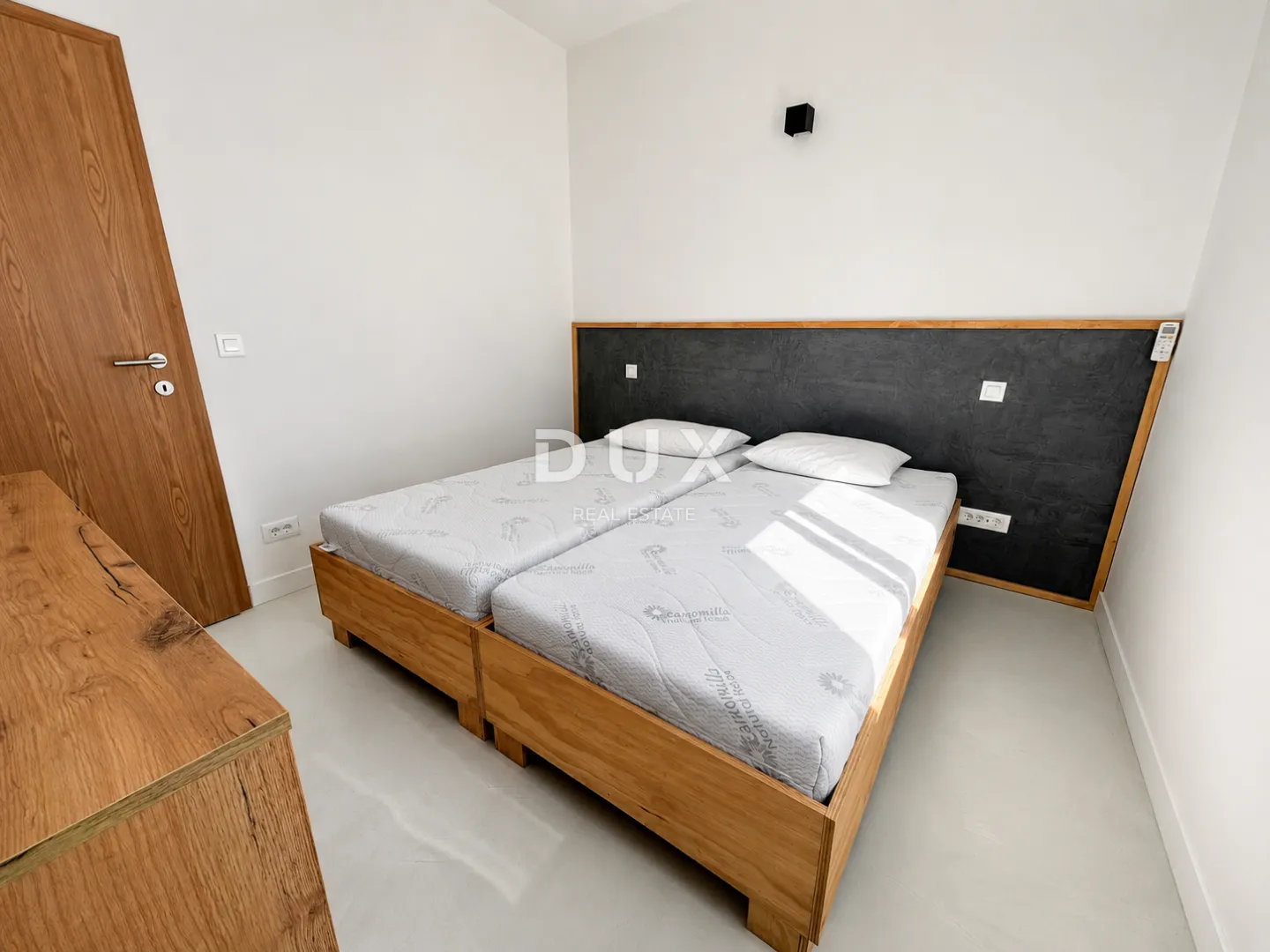 dalmacija, vodice – privatni mini resort s 4 apartmana i bazenom, 300 m od centra - slika 36