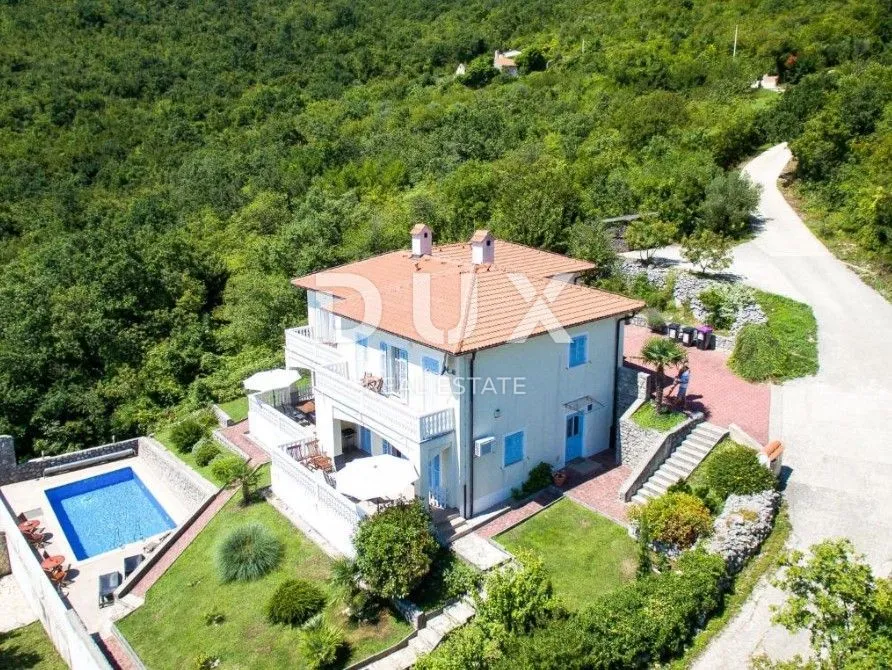 OPATIJA, BRSEČ – Predivna dvojna vila s bazenom i pogledom na more u oazi mira - Brseč, Mošćenička Draga