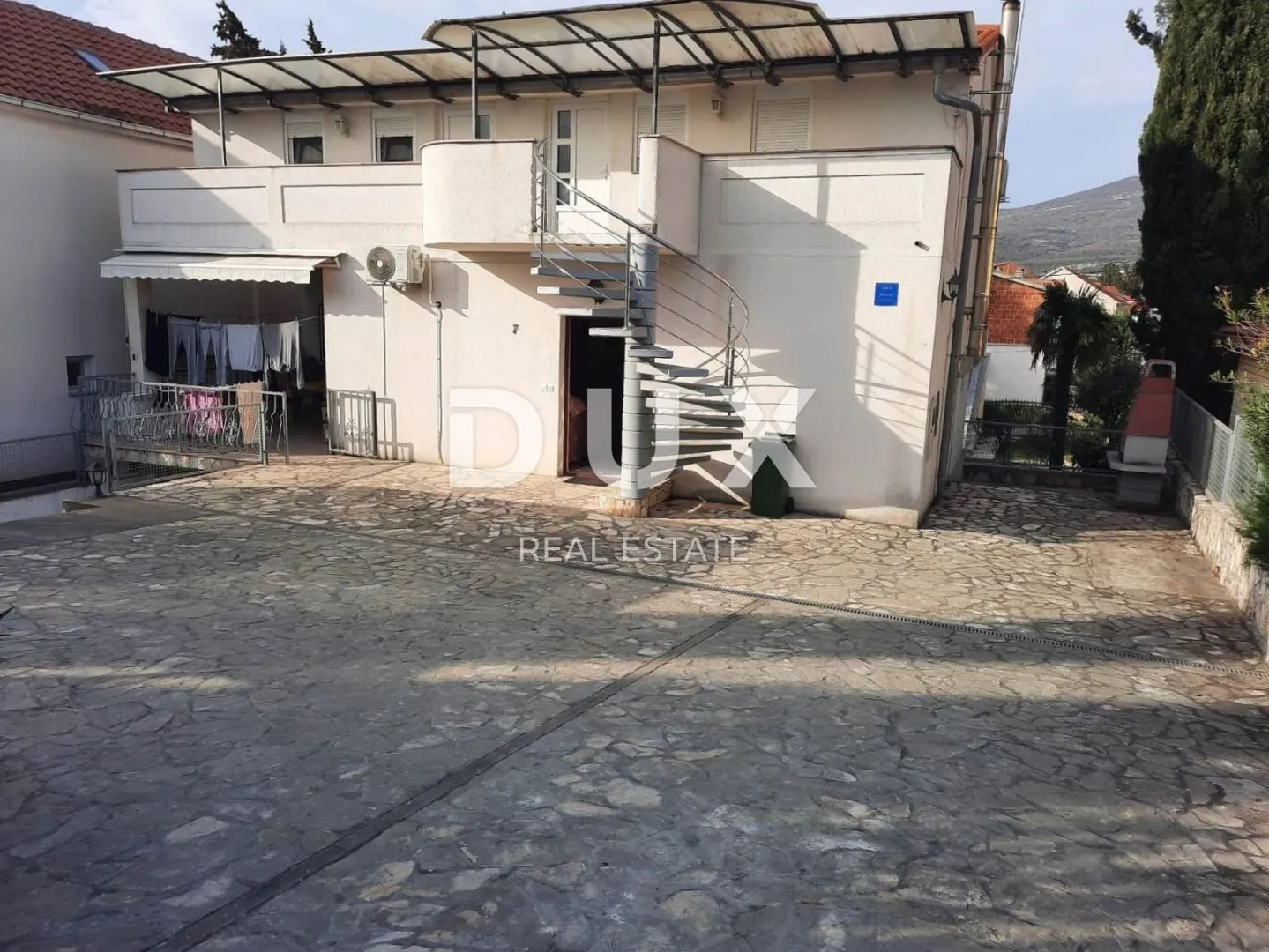 zadar, gornji karin - katnica s tri apartmana u blizini mora - slika 2