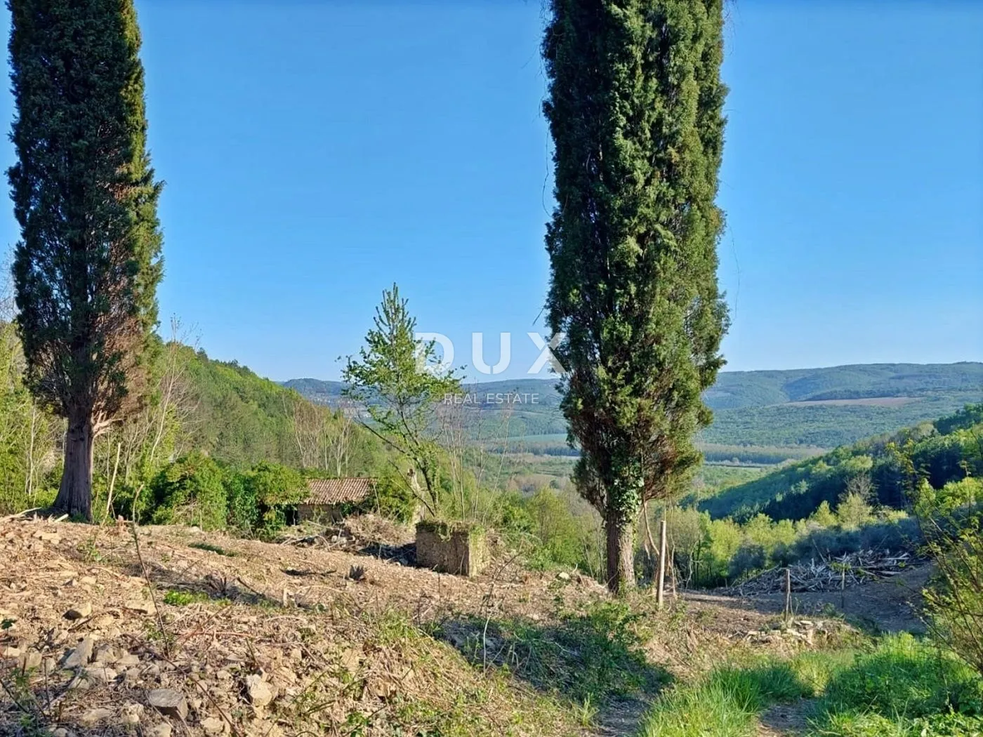 ISTRA, GROŽNJAN - Imanje na osami s panoramskim pogledom