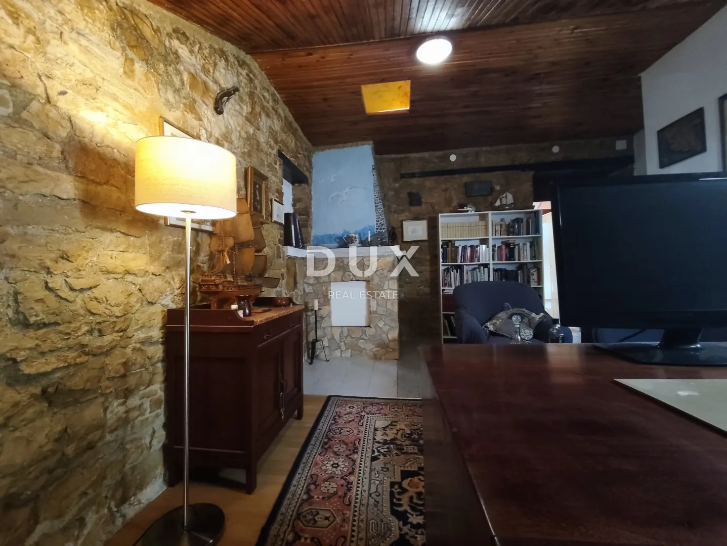 istra, pula – prostoran stan u centru grada - slika 22