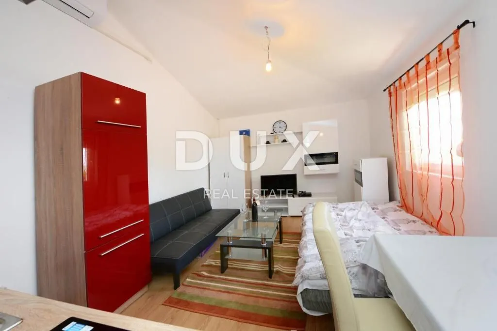 istra, poreč - simpatična kuća s tri stambene jedinice - slika 11