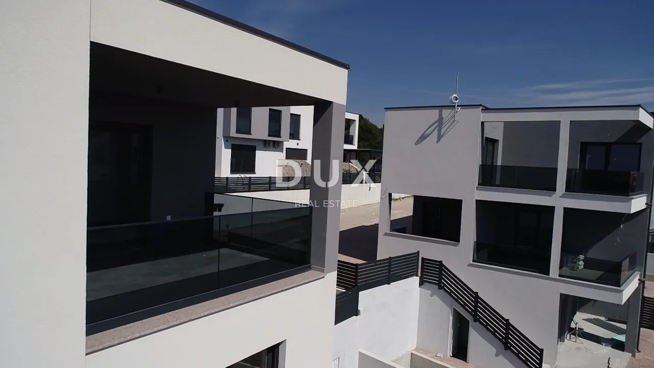šibenik, vodice – duplex s bazenom i trajnim, otvorenim pogledom - slika 9