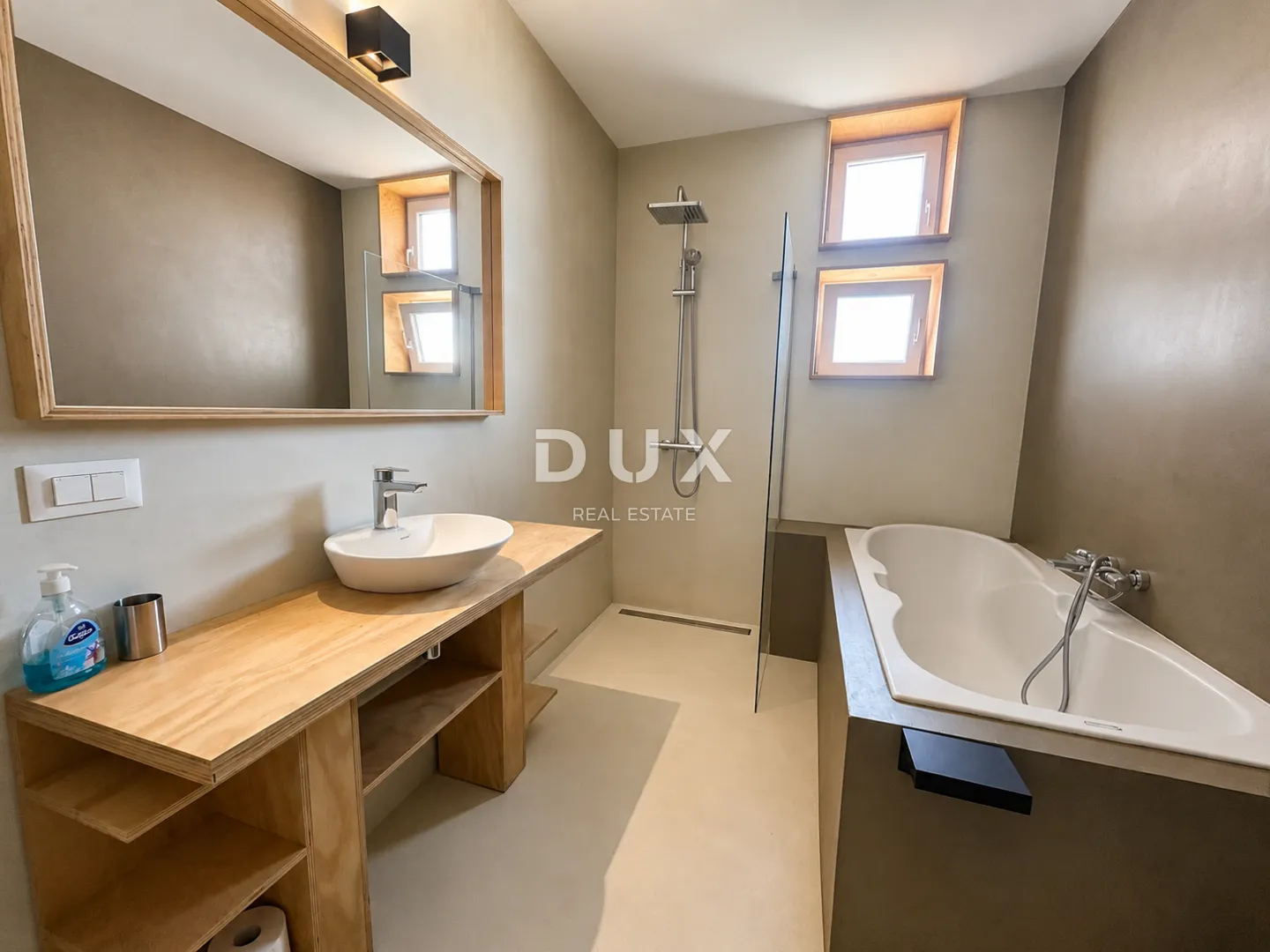 dalmacija, vodice – privatni mini resort s 4 apartmana i bazenom, 300 m od centra - slika 54