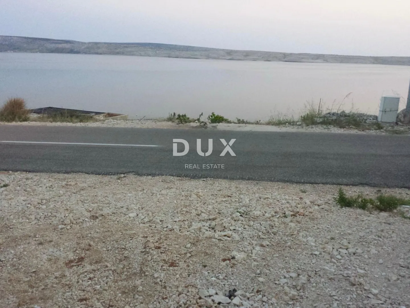 OTOK PAG - građevinsko zemljište 50 m od mora