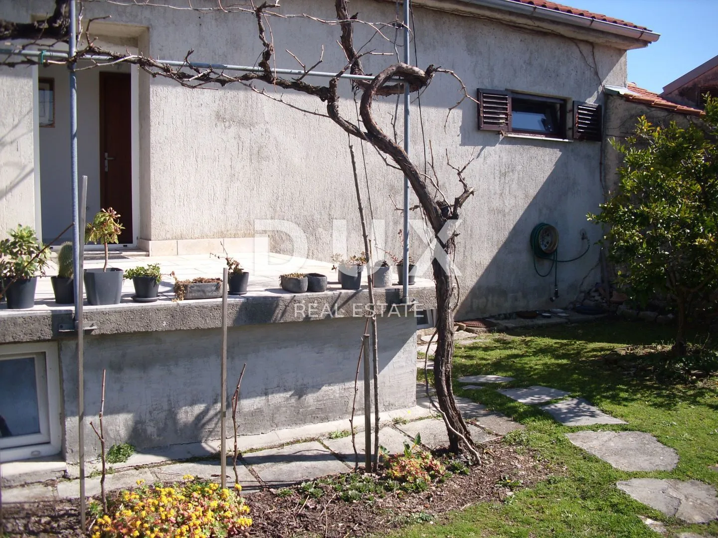 otok krk, grad krk - samostojeća kuća sa vrtom u centru - slika 10