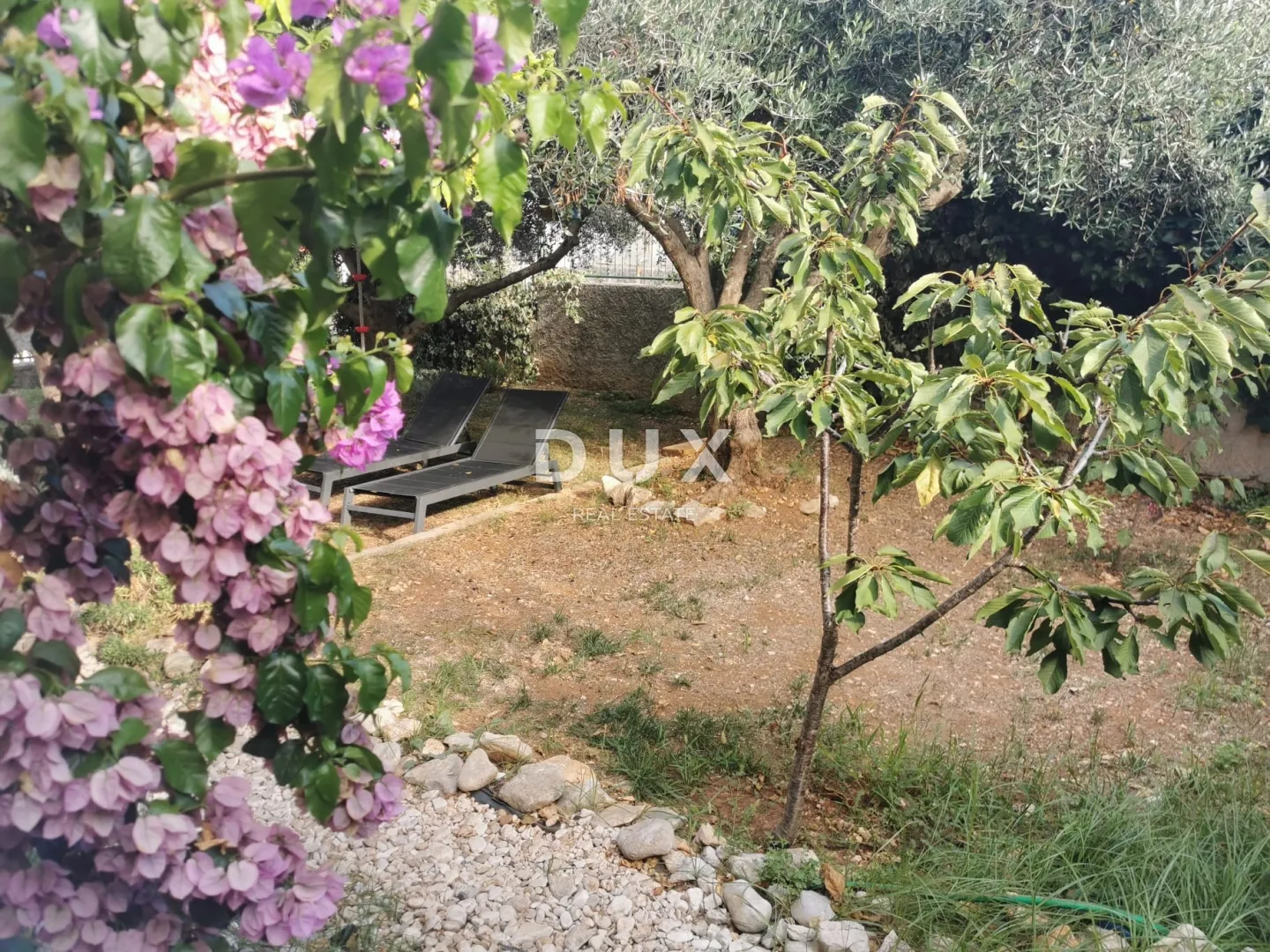 mali lošinj- etaža kuće sa tri stana - slika 18