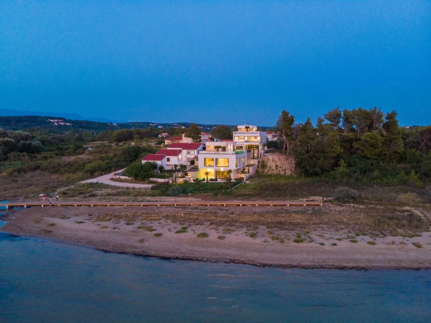 zadar, ljubač - luksuzna vila 1. red do mora - slika 40
