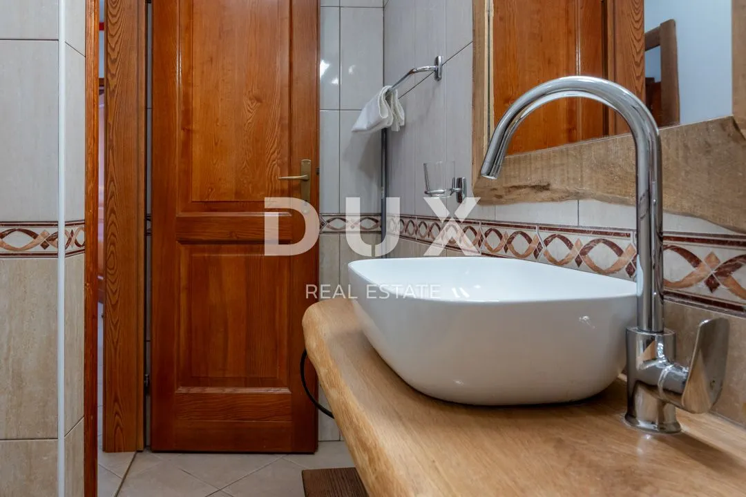 istra, rovinj - 2ss+db stan smješten prvi red do mora s privatnom plažom - slika 19