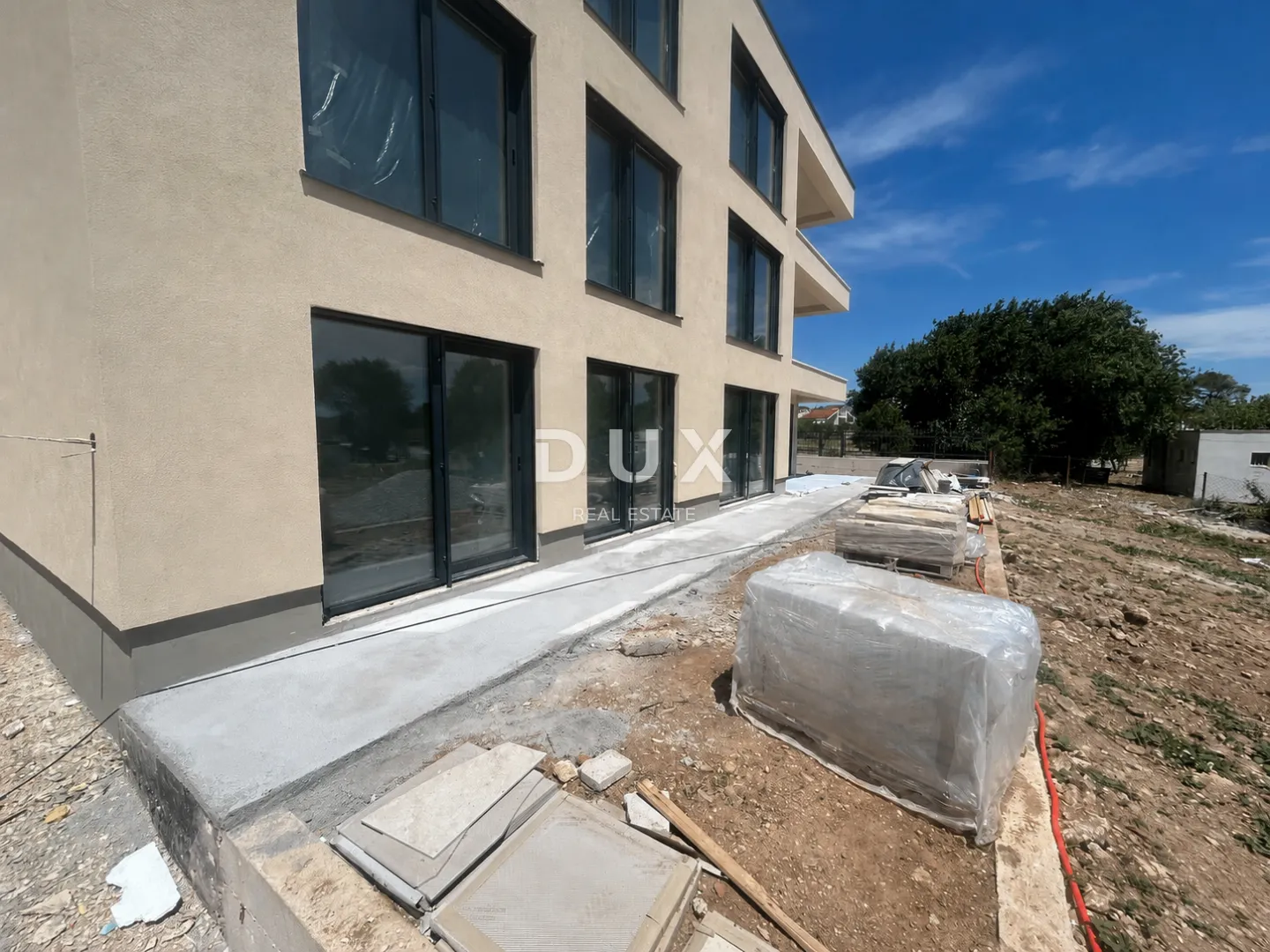 vodice – 3ss+db stan s vrtom i pogledom na more, 70 m od mora i plaže - slika 6
