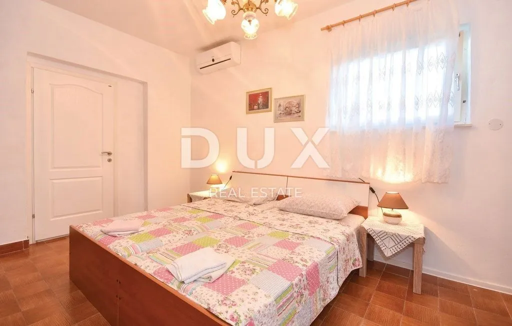 trogir, čiovo - kuća prvi red do mora - slika 9