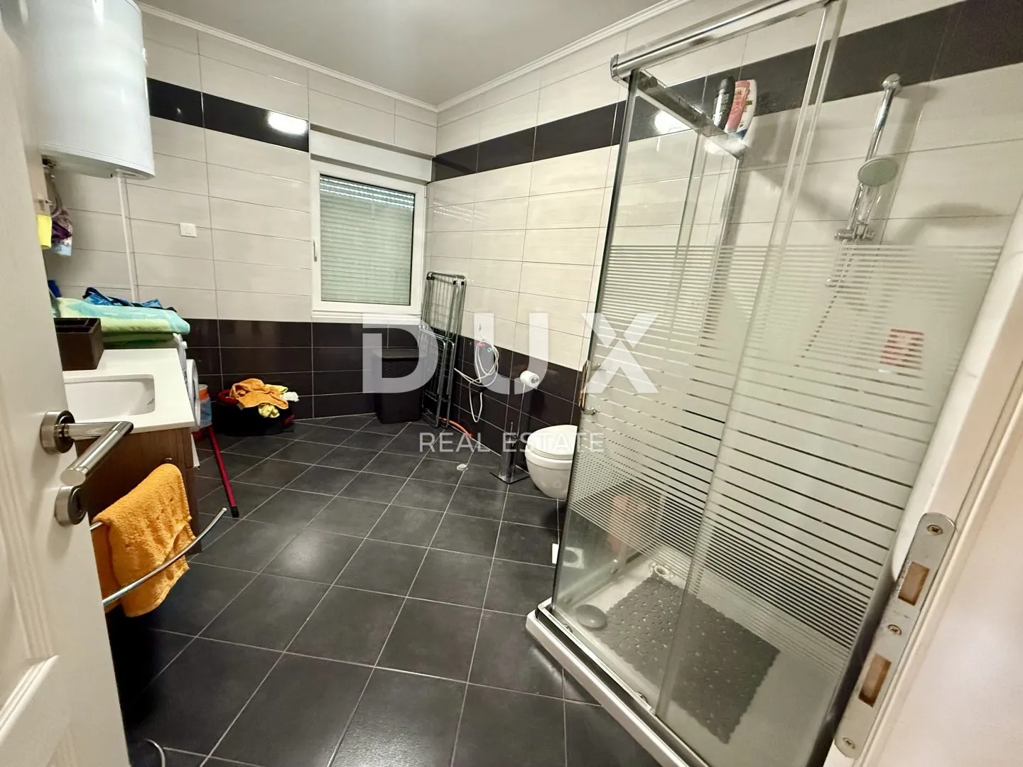 crikvenica - trosobni apartman s garažom! - slika 13