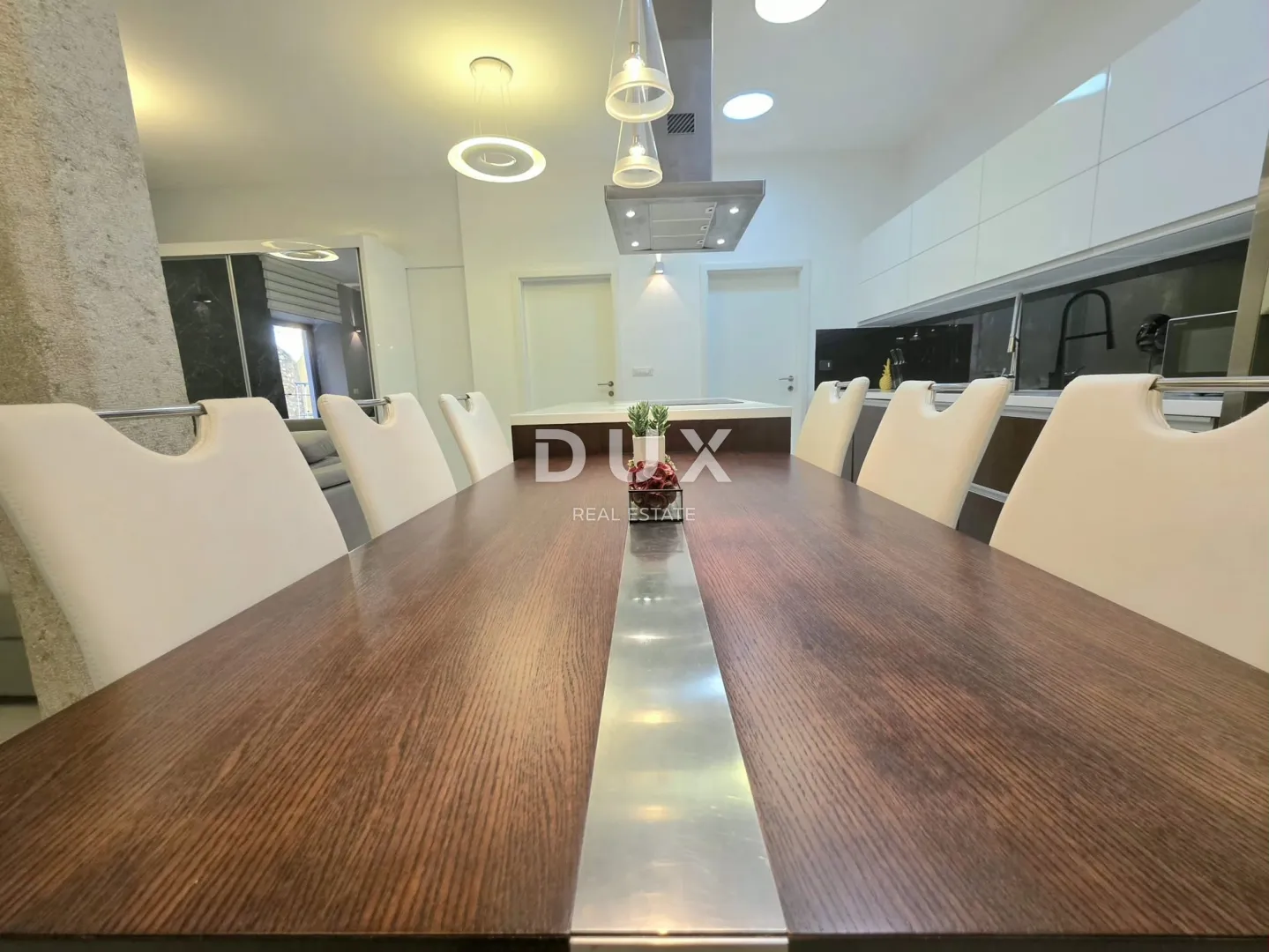 istra, poreč, 290.00 m2, pješačka zona, tri stana - slika 9