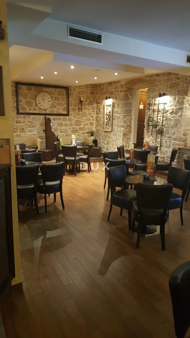 istra,rovinj - predivan uhodani caffe bar u srcu rovinja - slika 11