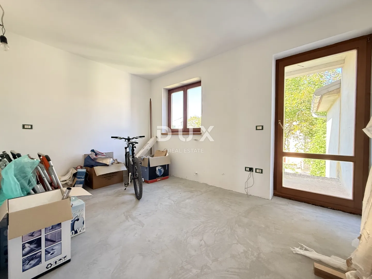 istra, pomer - samostojeća kuća 250m2 s garažom i okućnicom, 150m od mora - slika 22